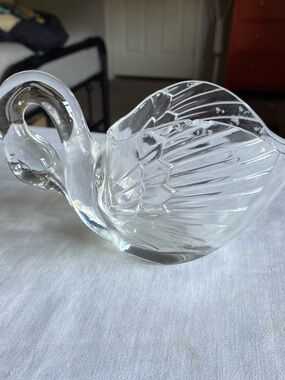 Elegant Clear Glass Swan Sculpture Bowl - Home Art Accent